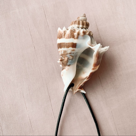 Y2K Shell Necklace - Picture 6 of 8